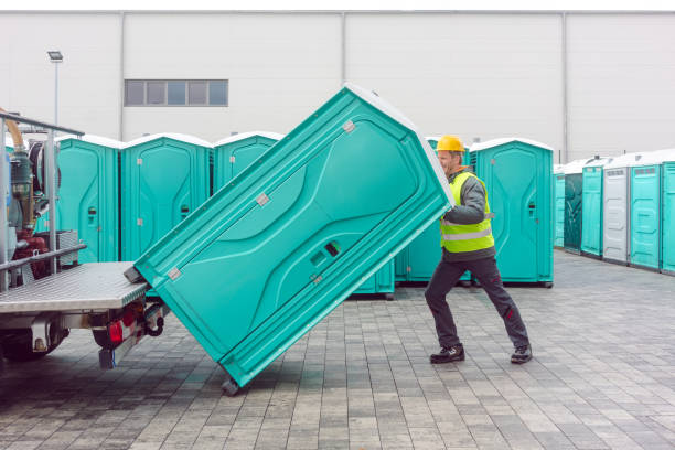 Portable Toilet Options We Offer in Mccom, OH